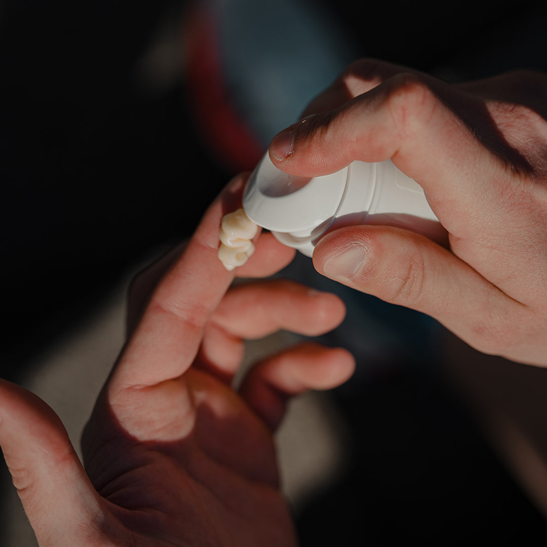 RÉVVI anti friction cream voorkomt schuren en huidirritatie tijdens sport.